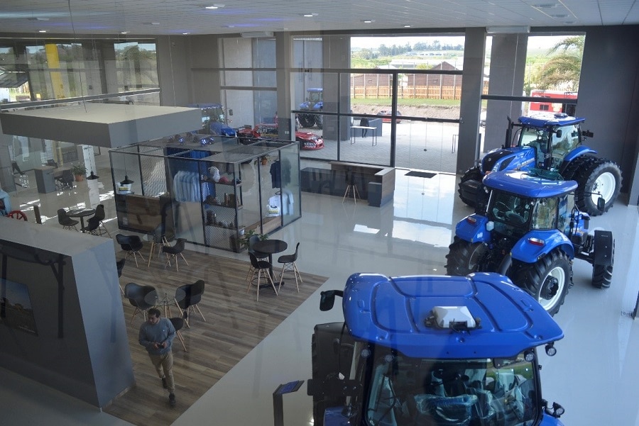 New Holland Agriculture inauguró el primer Smart Dealer en Argentina (2).jpg